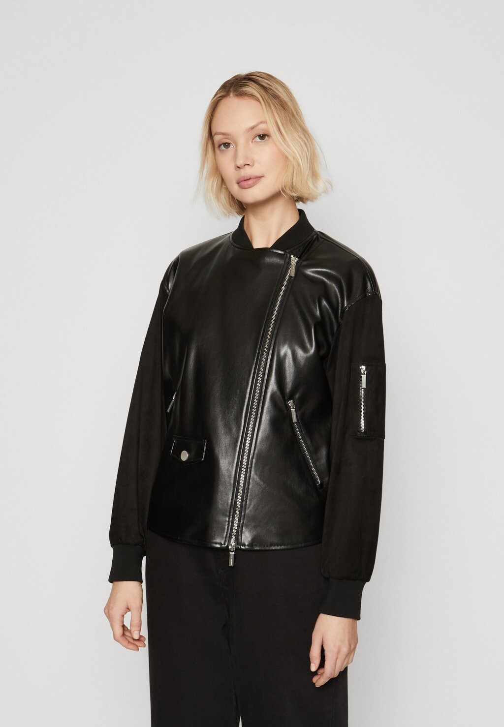 

Куртка из искусственной кожи BLOUSON Armani Exchange, черный