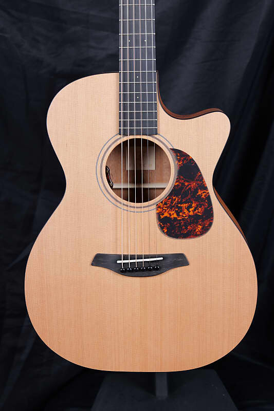 

Акустическая гитара Furch Blue OMc-CM w/LR Baggs EAS VTC - Natural