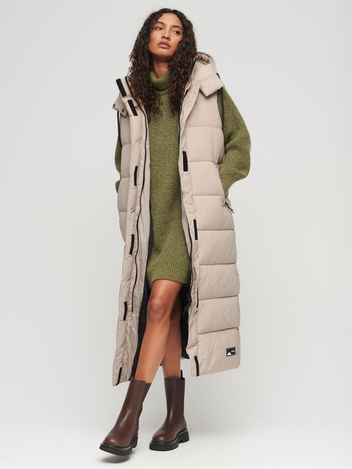 

Удлиненный жилет Ripstop с капюшоном Superdry, теплый серый