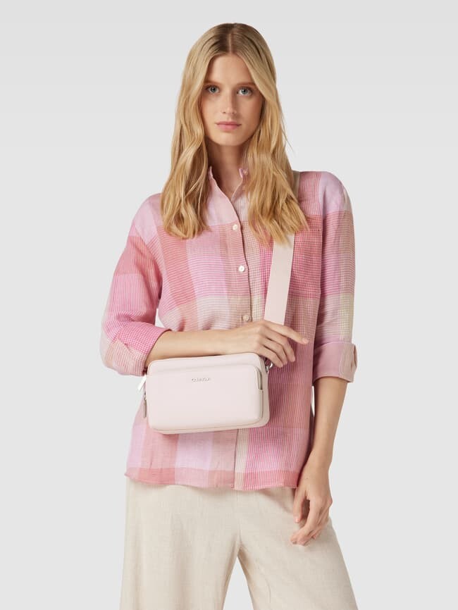 

Сумка через плечо с аппликацией этикетки, модель «CAMERA BAG» Calvin Klein, молочный