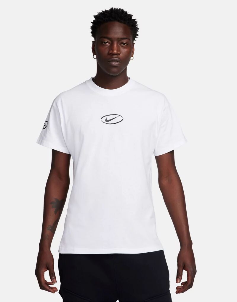 Белая футболка с центральным логотипом Nike Swoosh