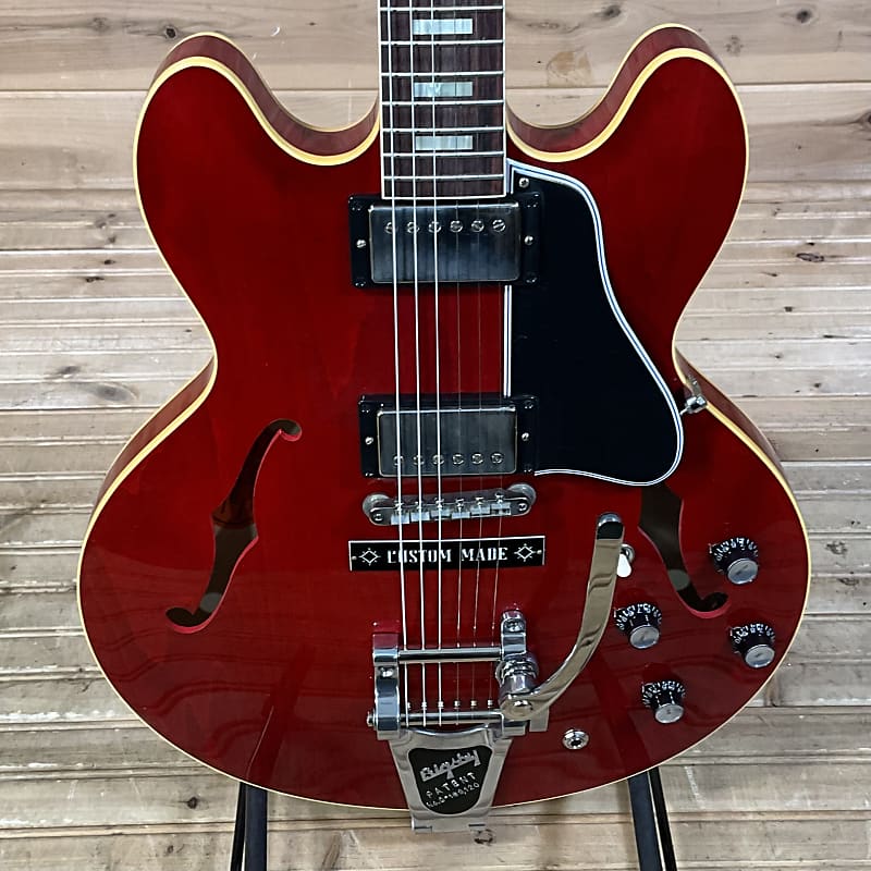 Электрогитара Gibson Custom M2M 1964 ES-335 w/ Bigsby Reissue VOS Electric Guitar - '60s Cherry подложка 335 х 335 см bestway 58001