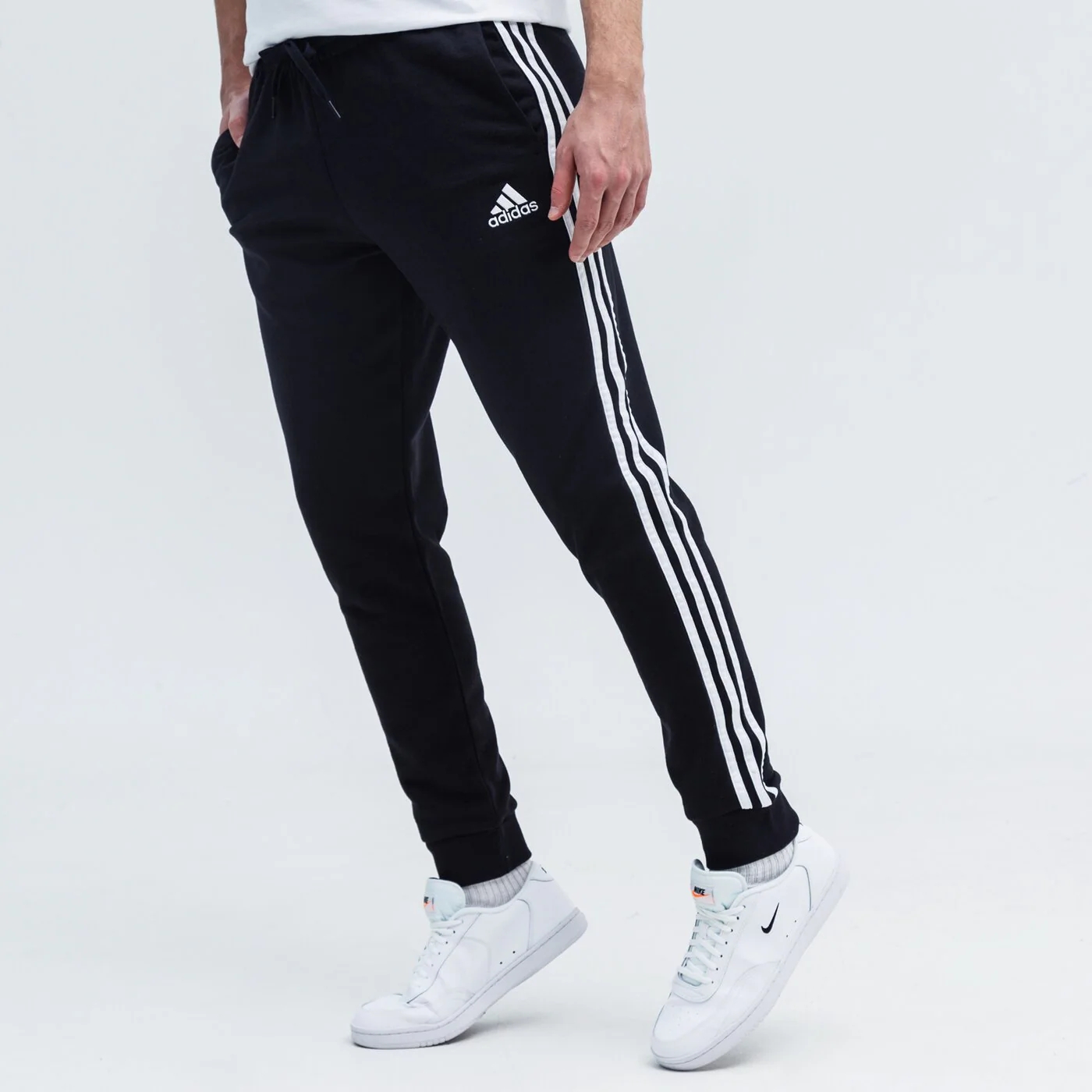 Брюки Adidas с логотипом, черный / белый цена и фото