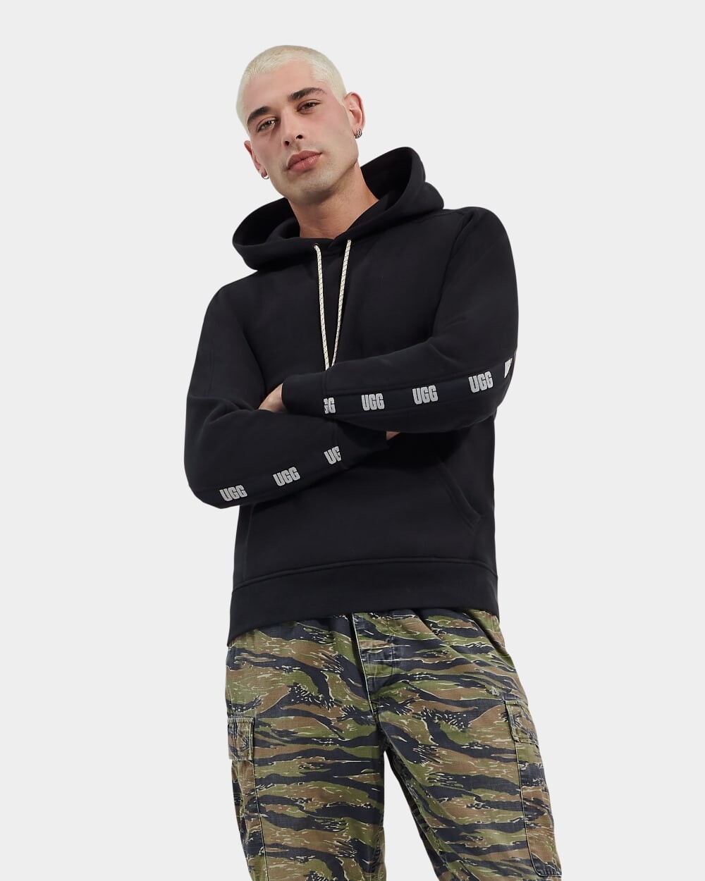 

Толстовка Court Hoodie UGG, черный