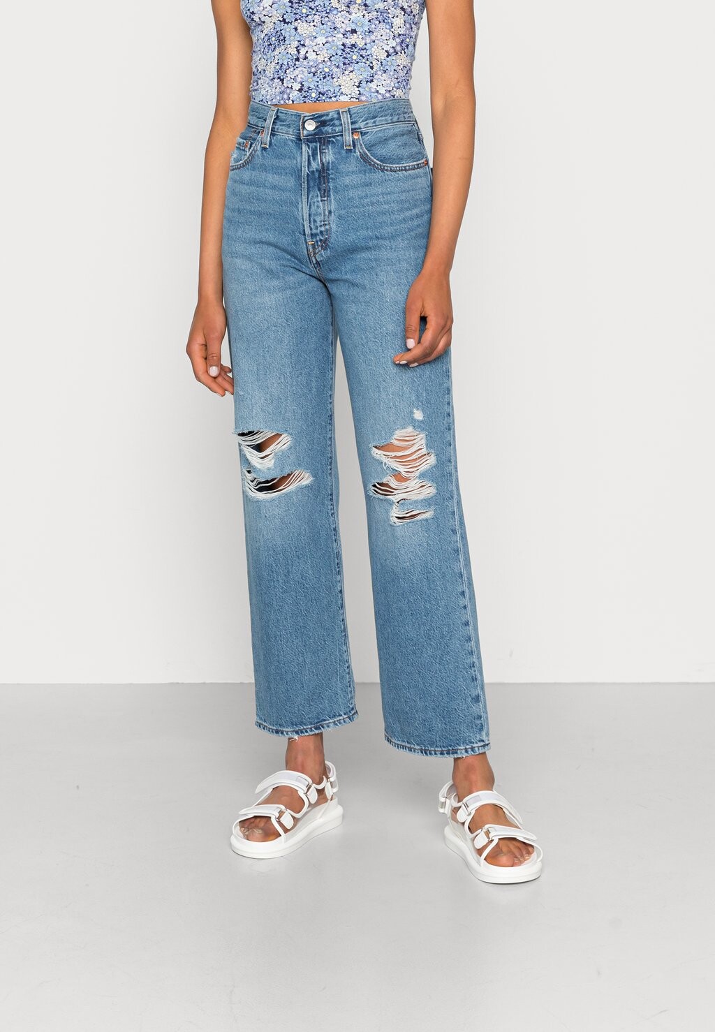 

Джинсы прямого кроя Levi's Ribcage Straight Ankle, z0568 средний цвет индиго, разрушенный