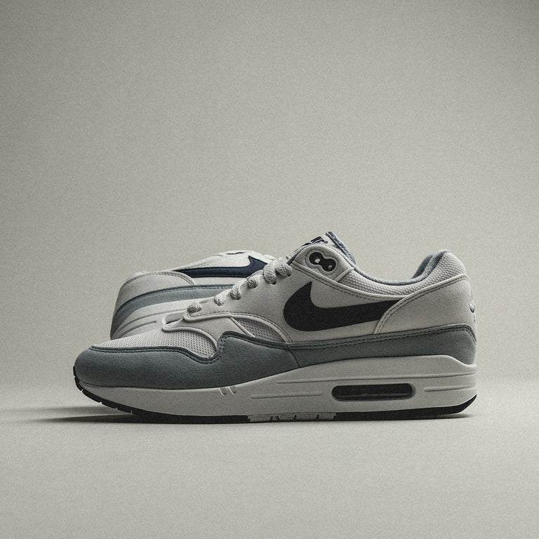 

Кроссовки Air Max 1 Nike, серый