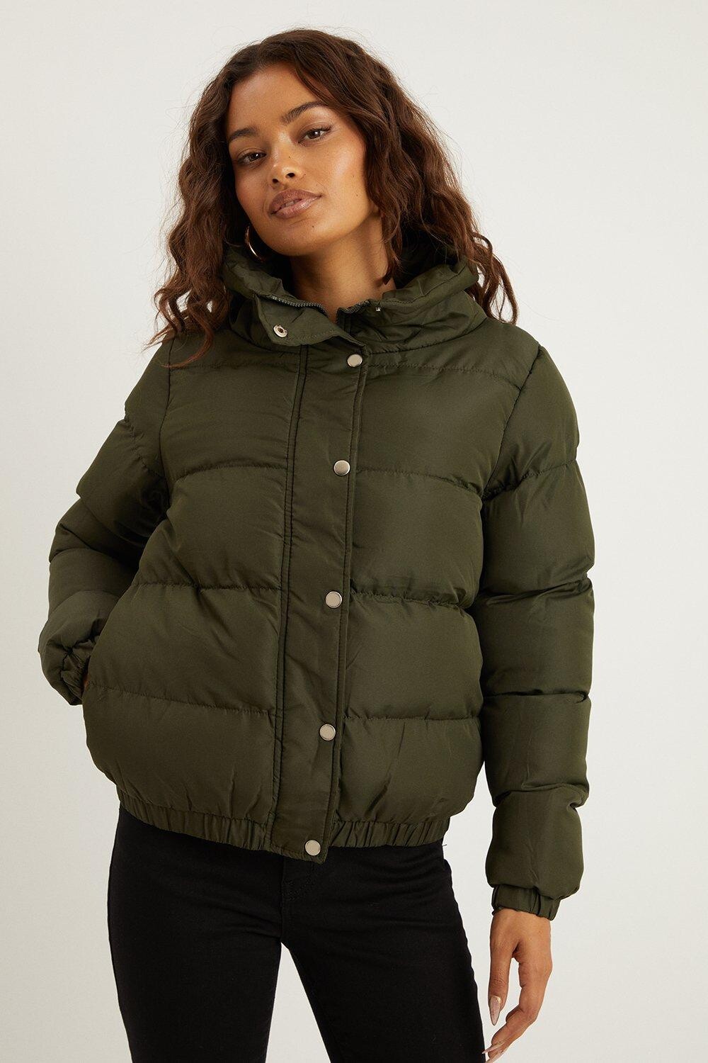 

Короткое пуховое пальто Petite с воротником-воронкой Dorothy Perkins, хаки