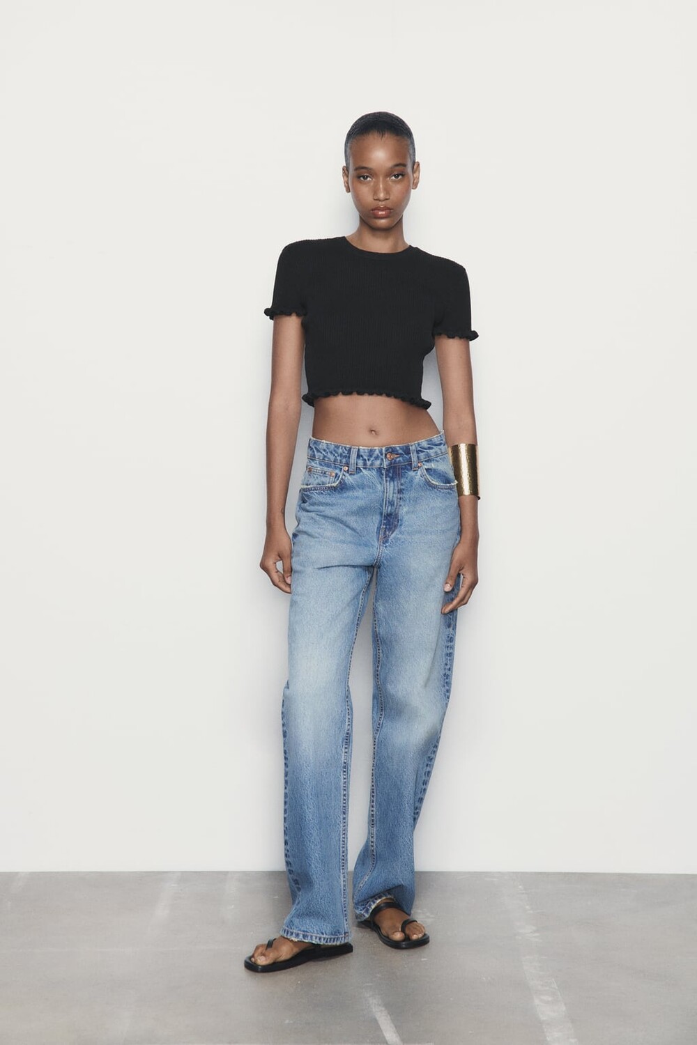 

Ребристый топ с орушами ZARA, черный