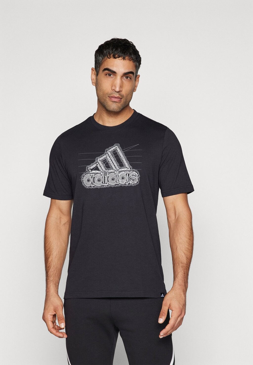 

Футболка с принтом Growth adidas Sportswear, черный
