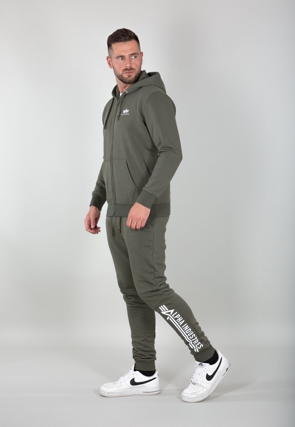 

Спортивные штаны Jogger Alpha Industries, оливковый