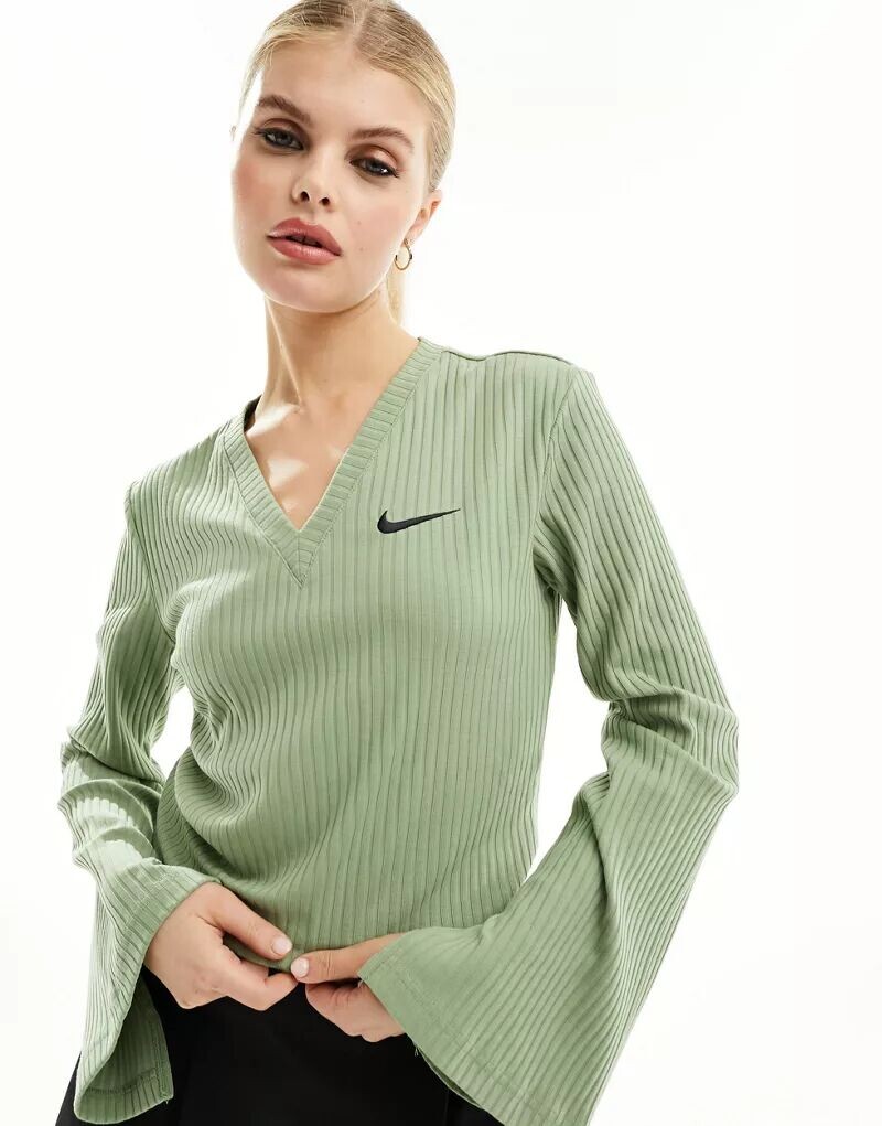 

Масло из джерси в рубчик с длинными рукавами и V-образным вырезом Nike Statement