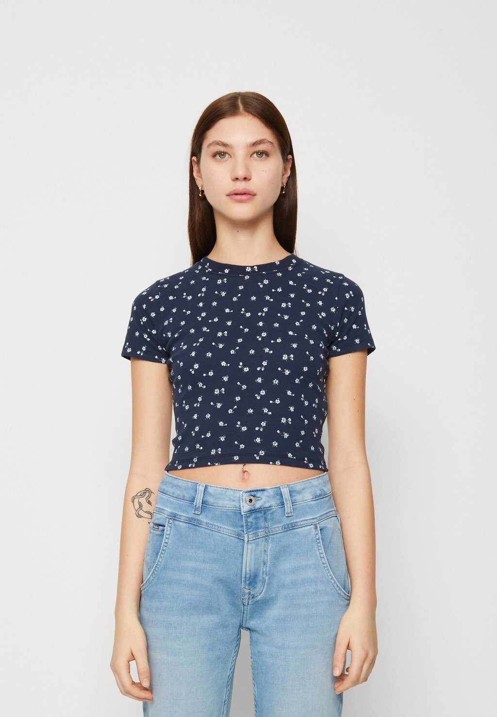 

Футболка с принтом Hollister Co.