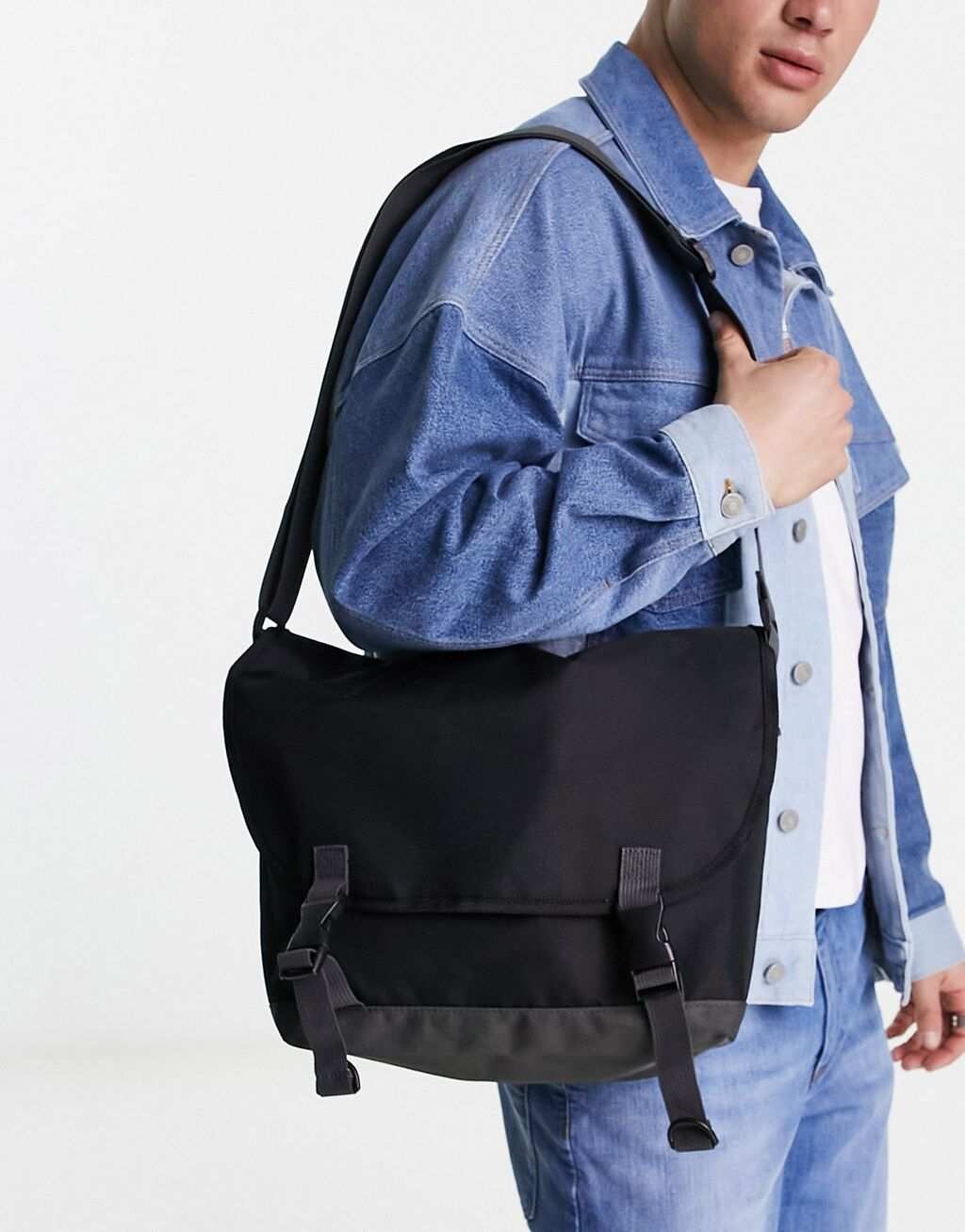 

Черная сумка-мессенджер ASOS DESIGN