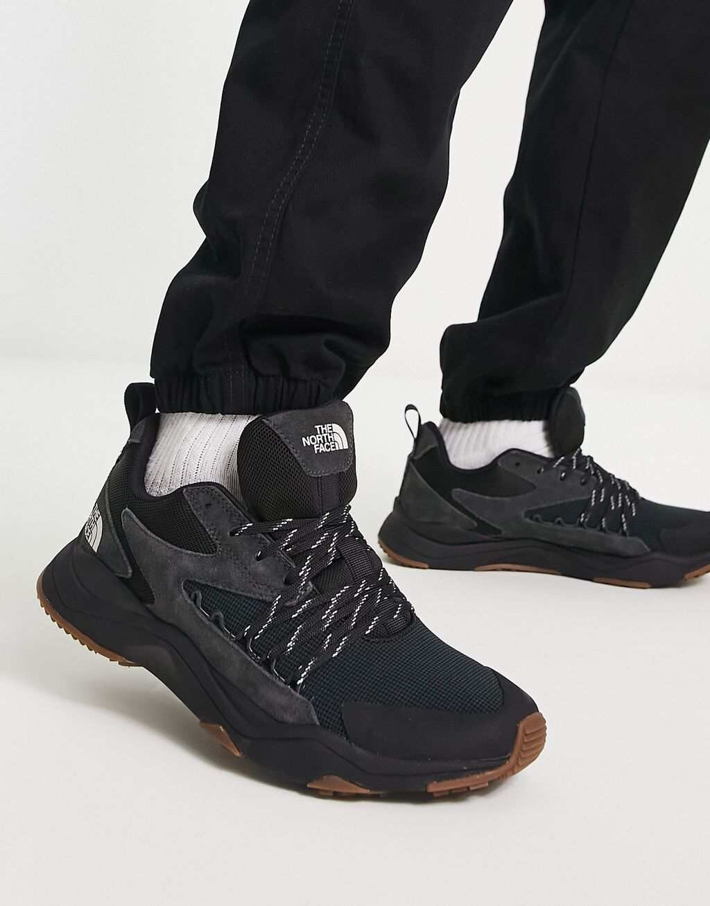 

Черные кроссовки The North Face Taraval Spirit