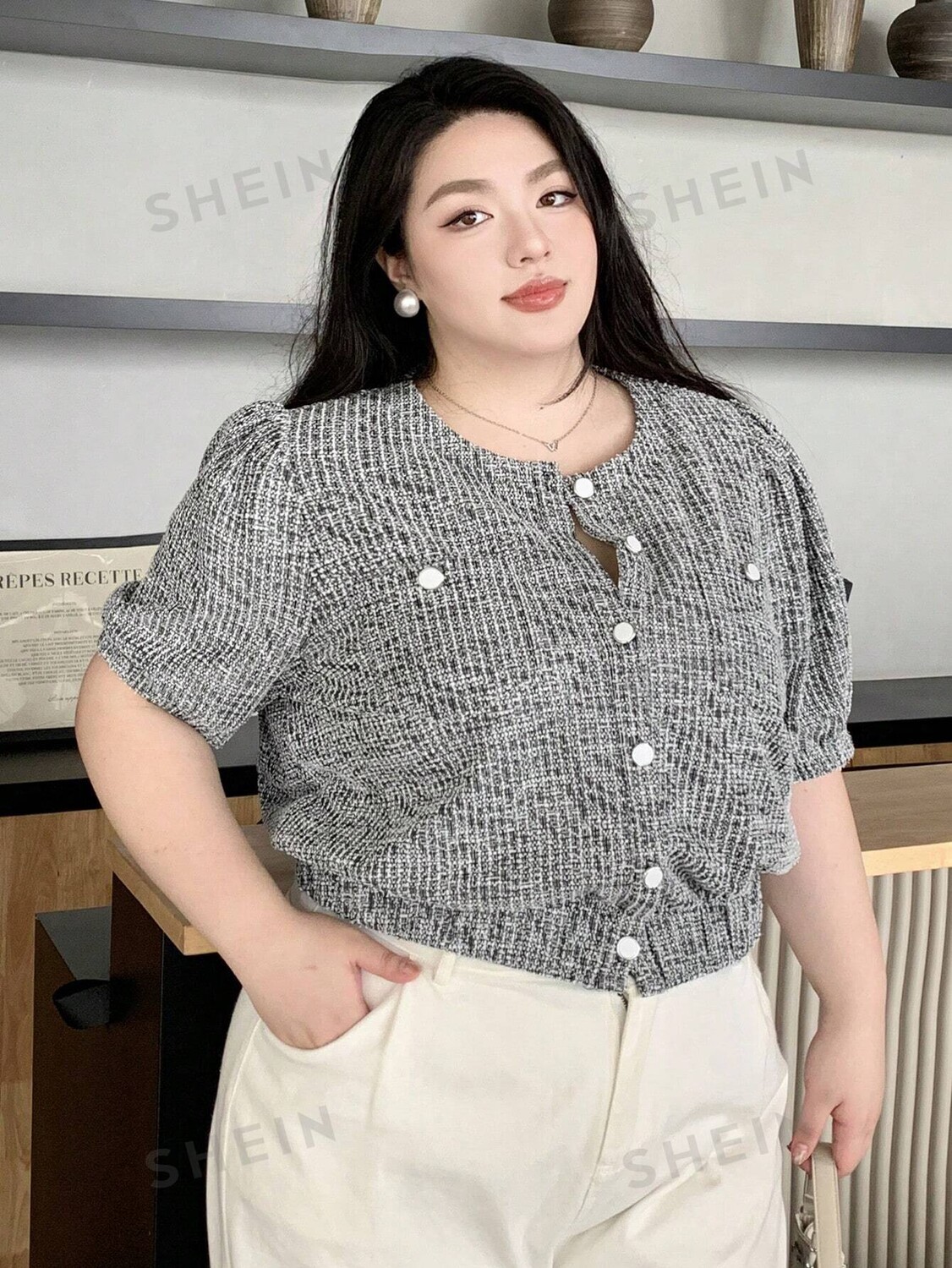 

Dazy Plus Size Женское Лето с круглым вырезом и коротким рукавом Однобортная повседневная футболка Dazy, черно-белый