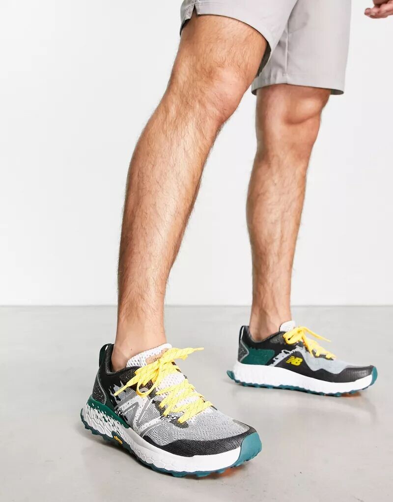 

Беговые кроссовки New Balance Hierro Trail серого и зеленого цвета