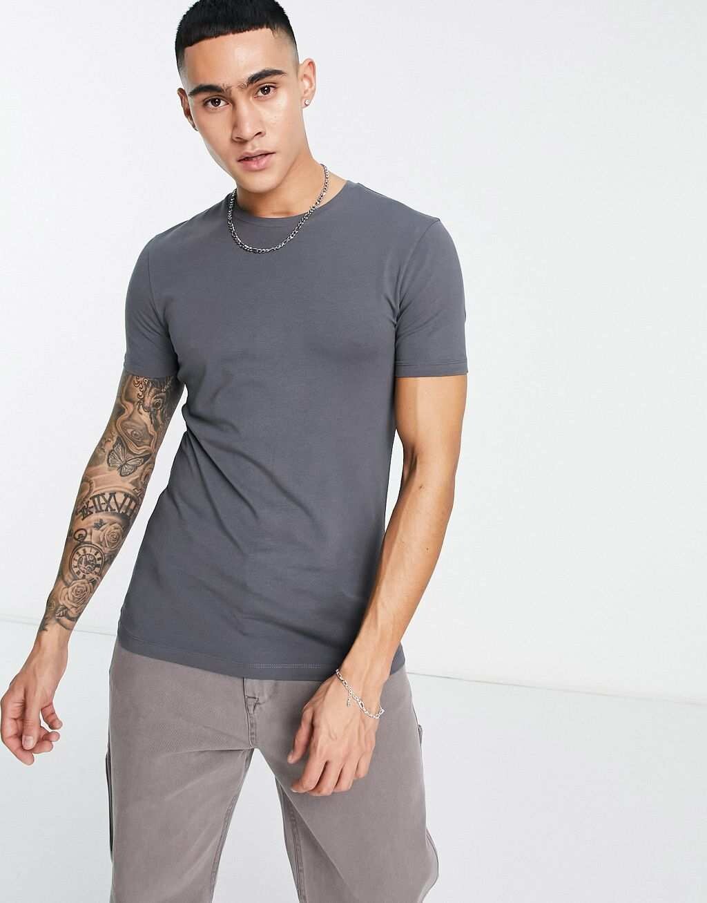 

Черная футболка с круглым вырезом ASOS DESIGN