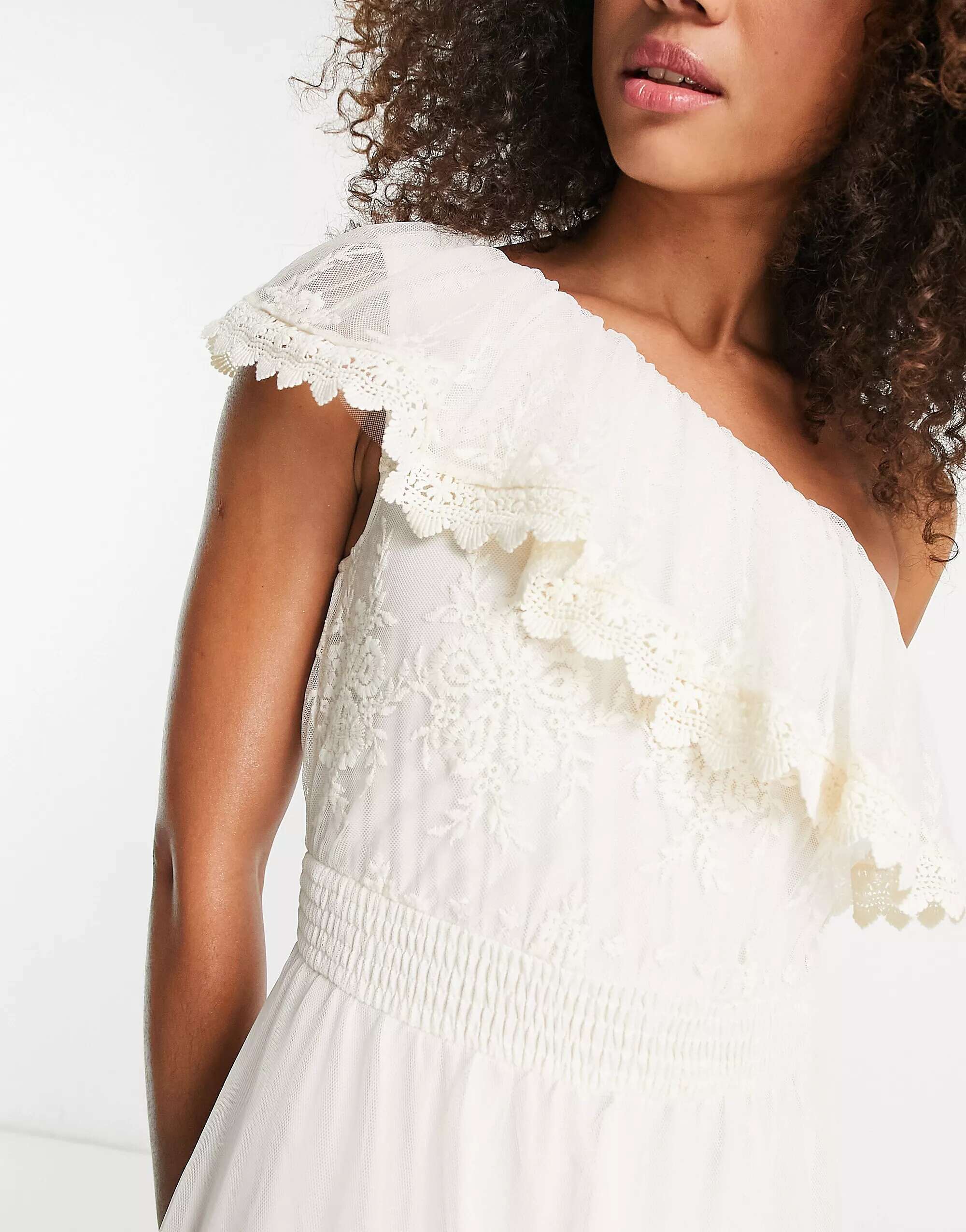Кремовое винтажное кружевное платье макси на одно плечо Y.A.S Bridal