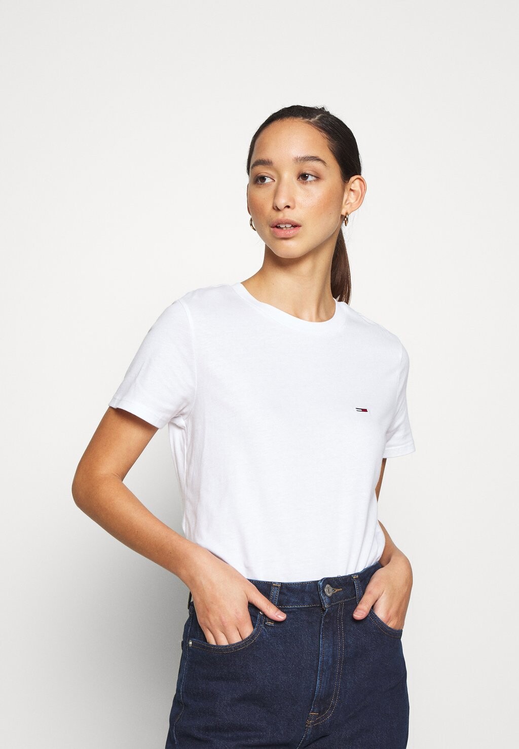 

Базовая футболка Tommy Jeans, белый