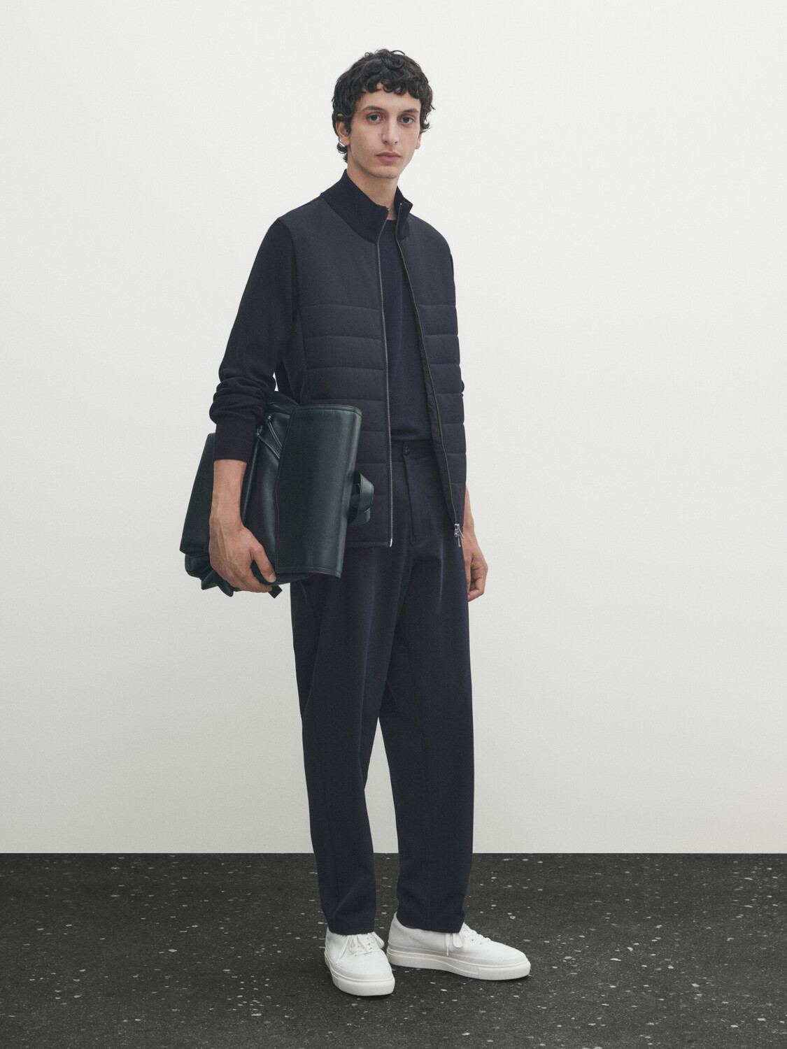 

Трикотажный кардиган из контрастной стеганой ткани Massimo Dutti, темно-синий