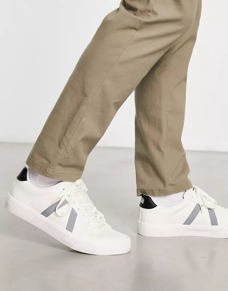 

Белые кроссовки из искусственной кожи Jack & Jones с контрастной серой вставкой