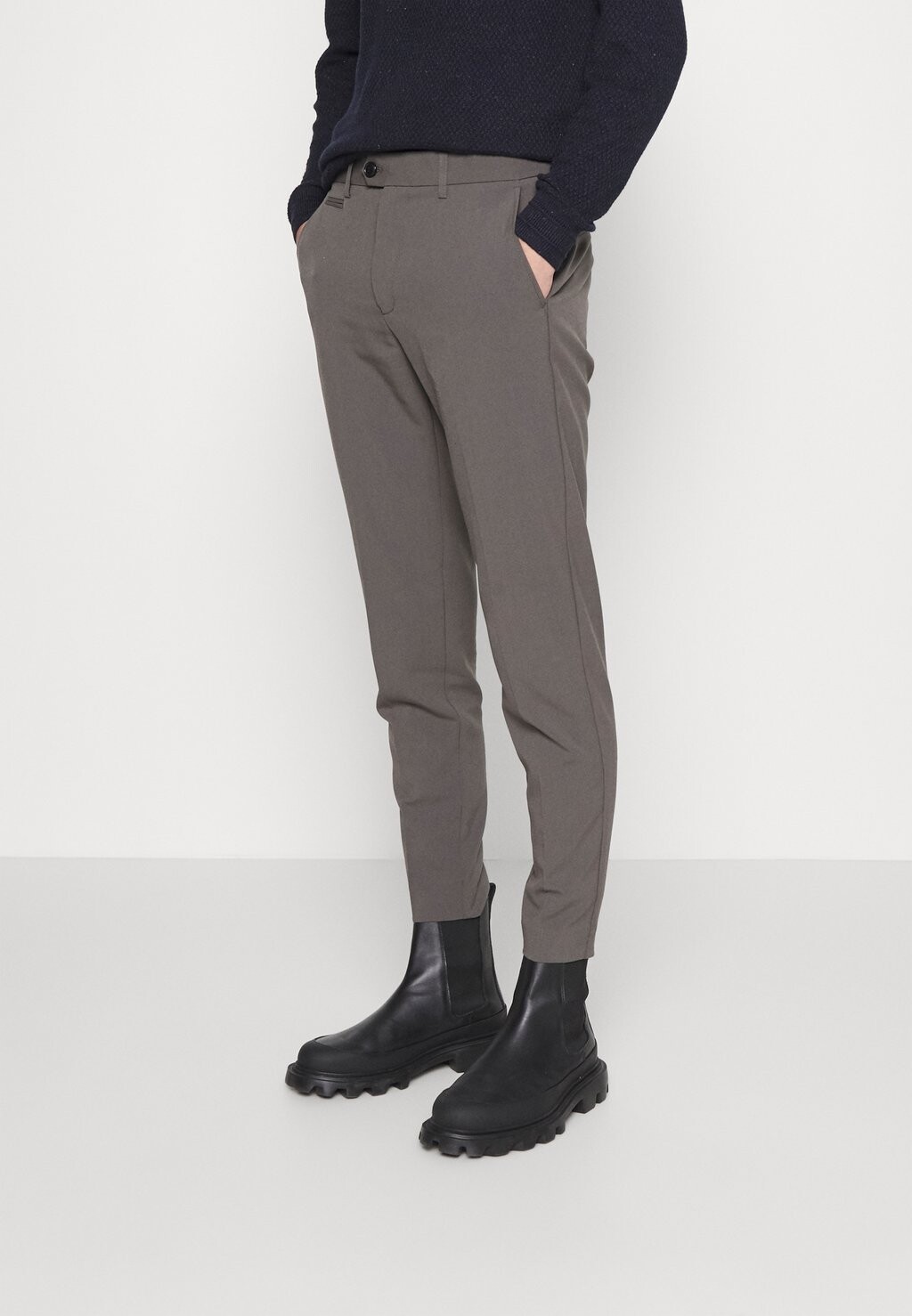 

Чиносы Slim Fit Club Pants Lindbergh, цвет deep olive