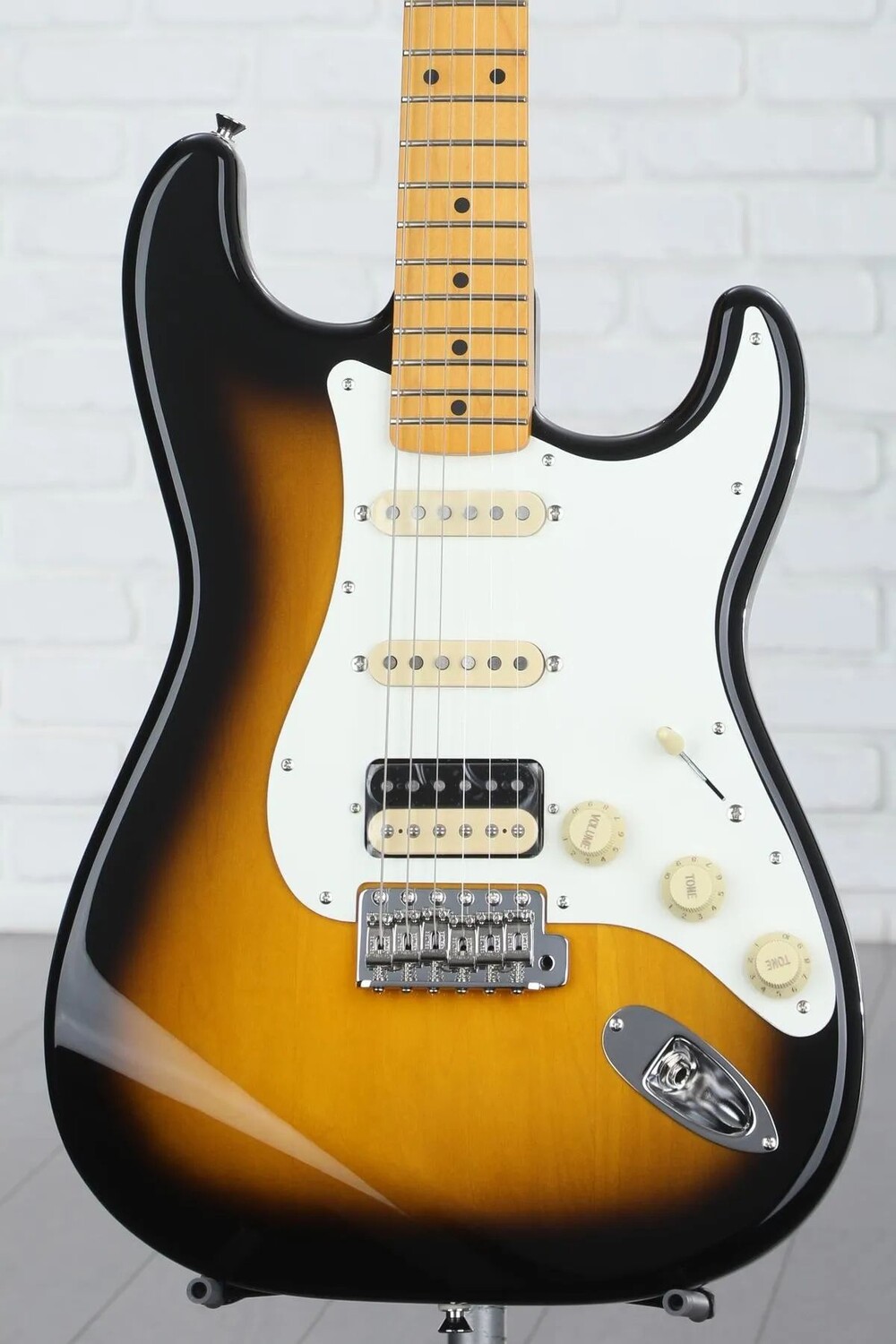 

Модифицированная электрогитара Stratocaster 50-х годов Fender JV — 2 цвета Sunburst