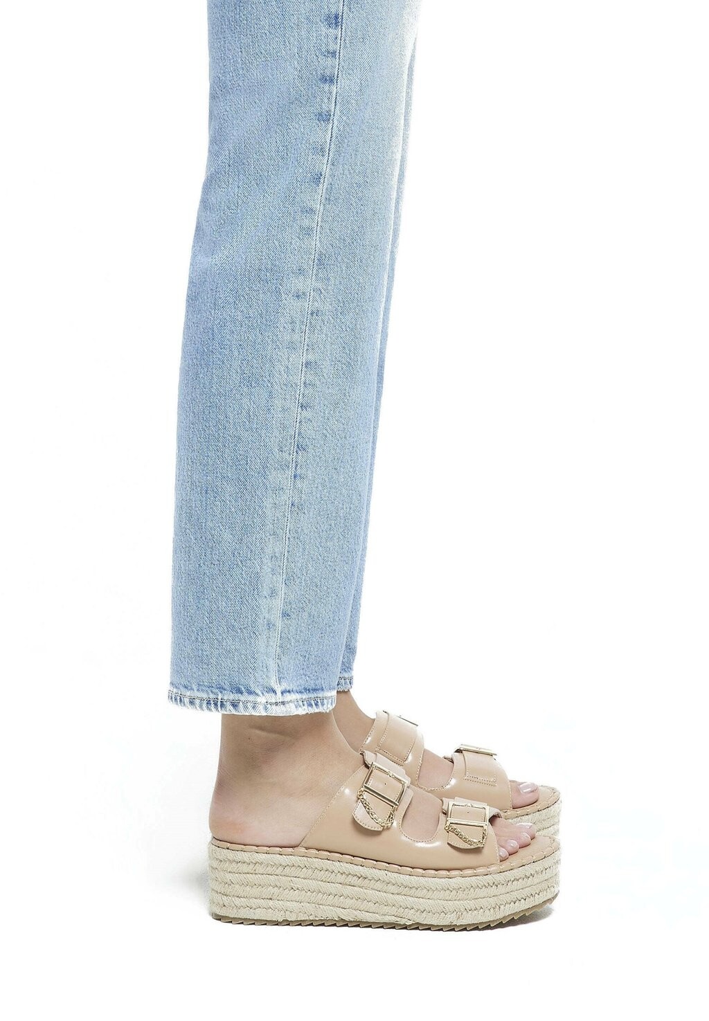 

Шлепанцы River Island