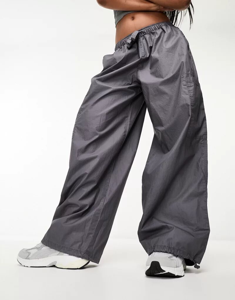 Темно-серые брюки карго с покрытием ASOS