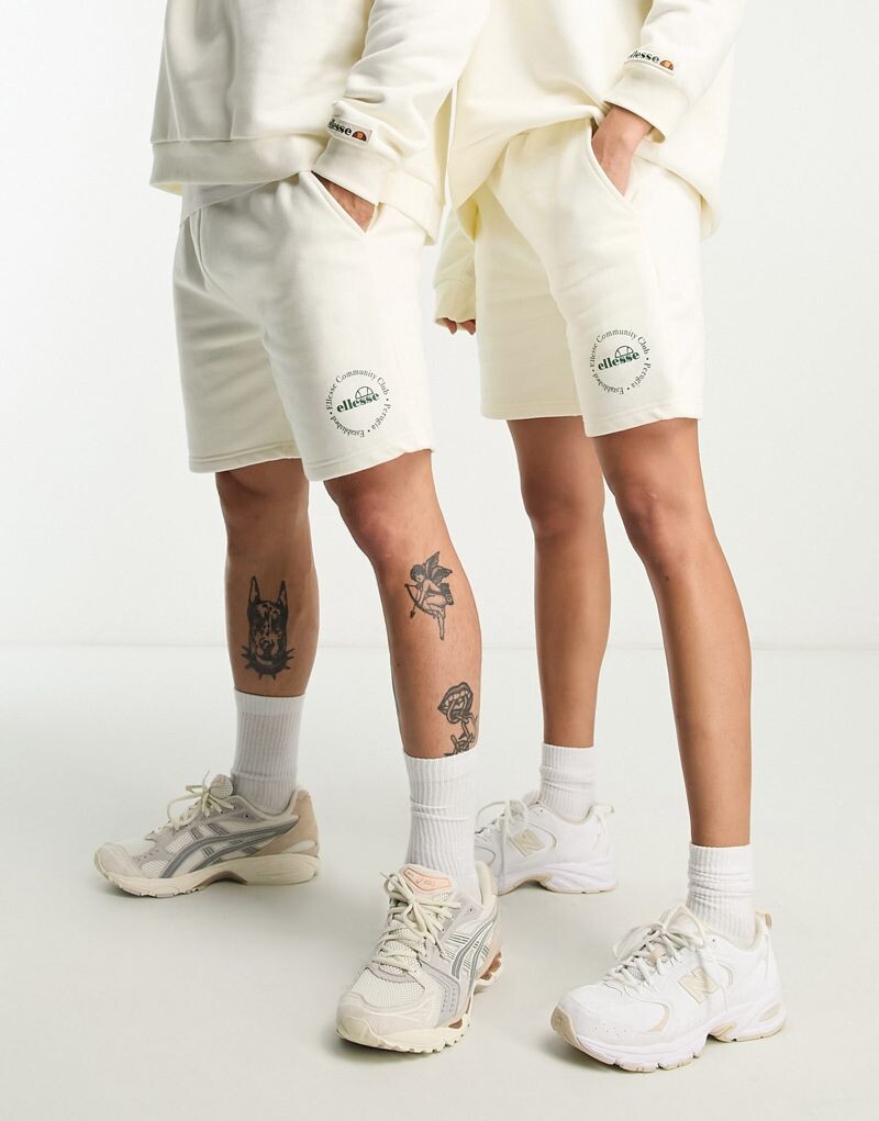 

Ellesse – Community Club – шорты унисекс кремового цвета