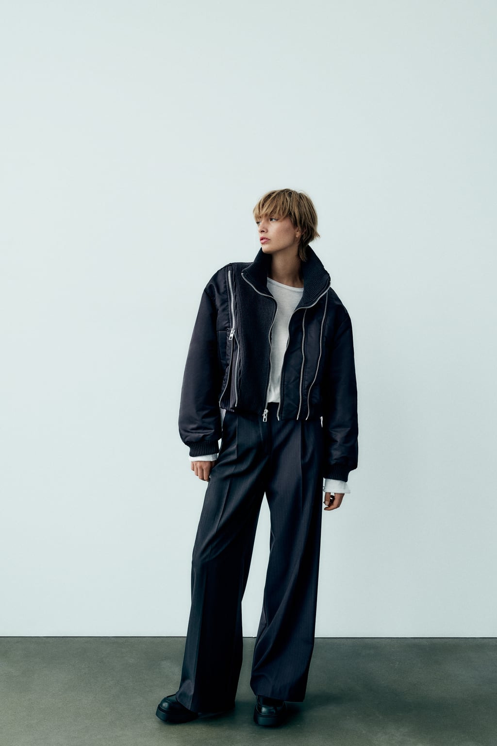 

Контрастный бомбер на молнии ZARA, синий