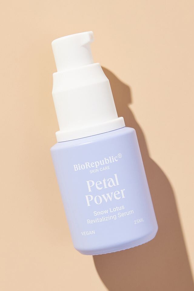 

BioRepublic Осветляющая и антивозрастная сыворотка Petal Power, сирень