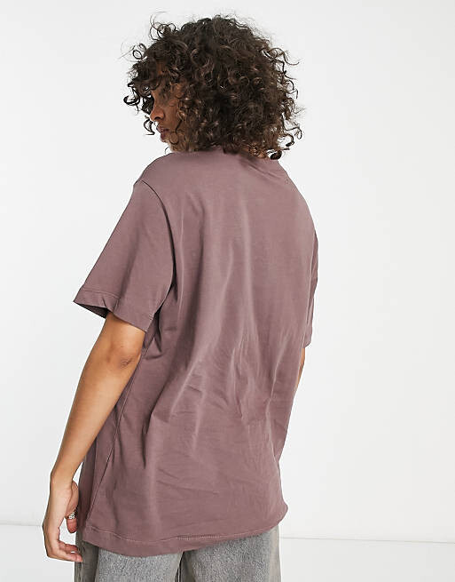 

Сливовая футболка Nike Midi Swoosh