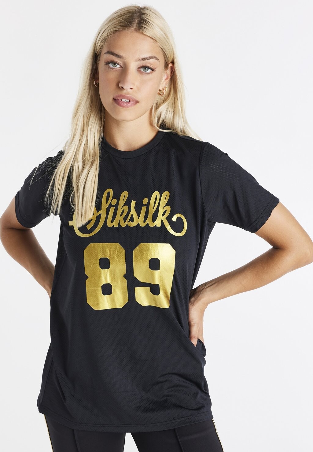 

Футболка с принтом SIKSILK, черный