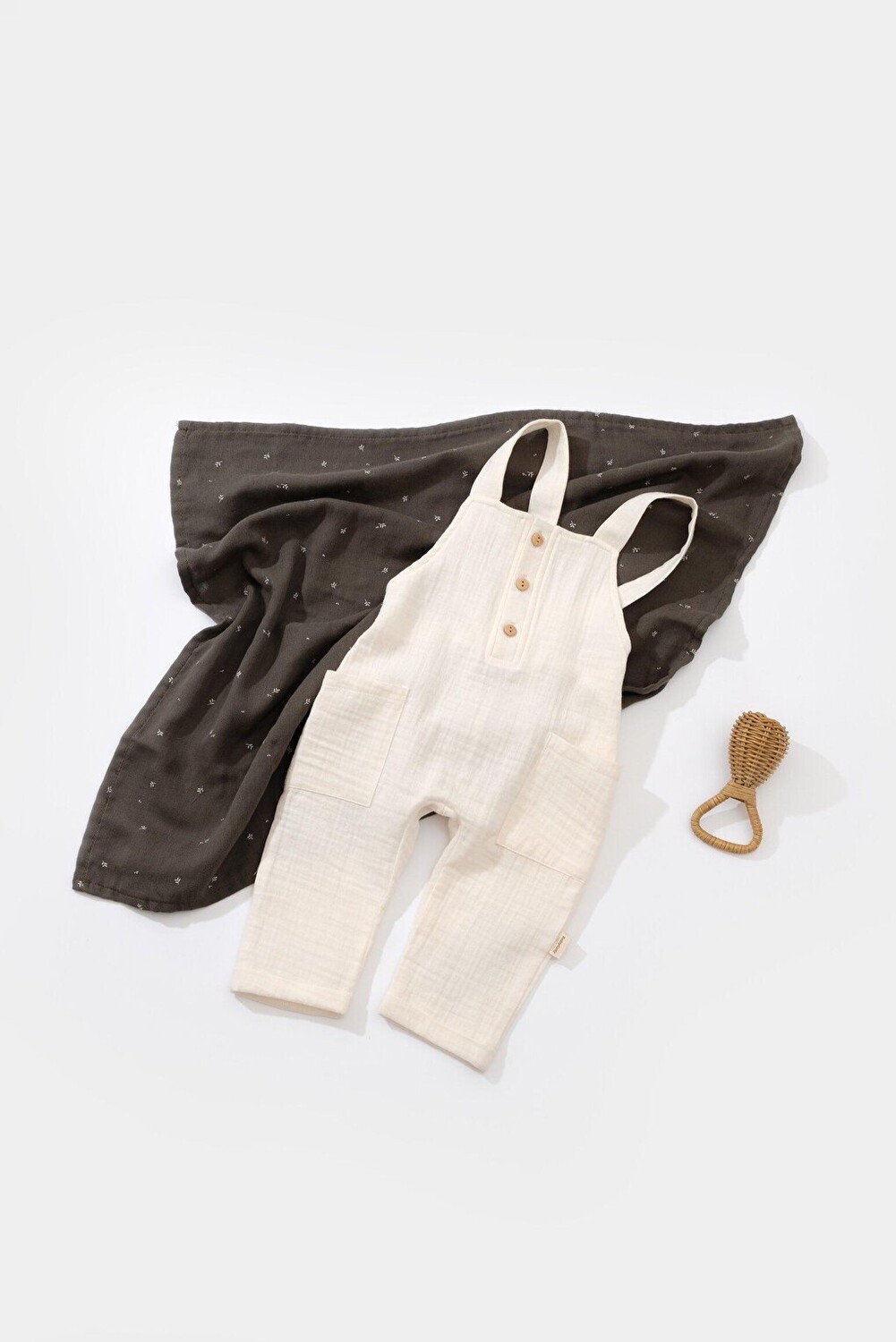

Муслиновый комбинезон с карманами BabyCosy Organic Wear, экрю