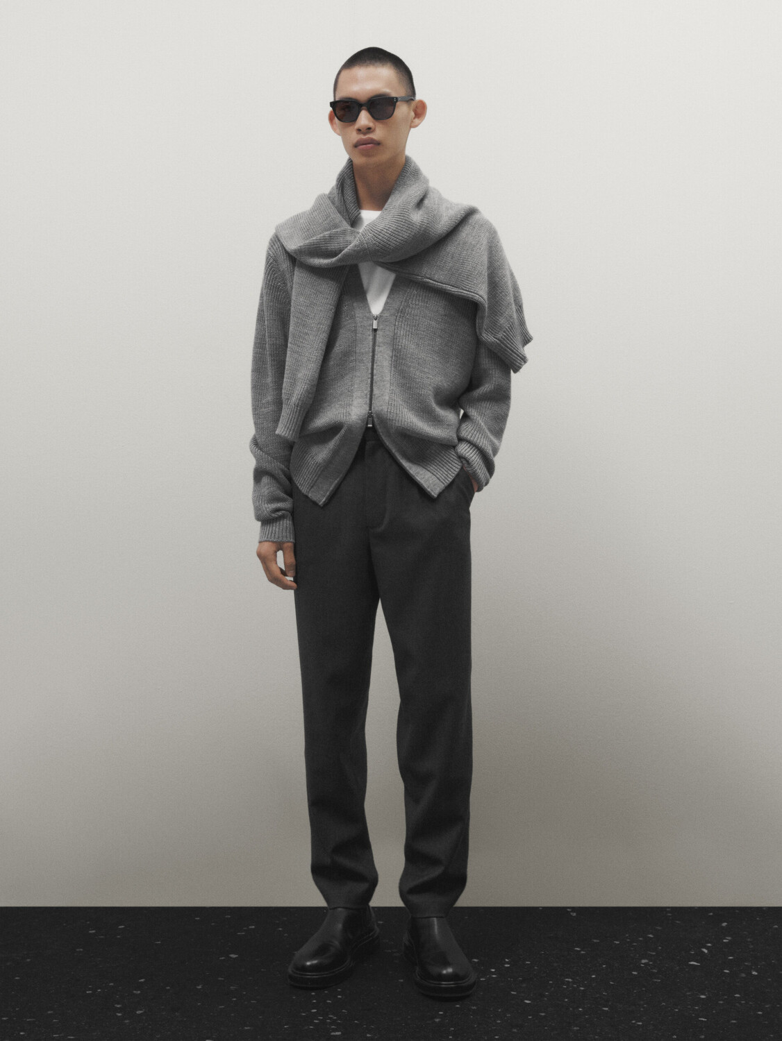 

Трикотажный кардиган на молнии Massimo Dutti, серый антрацит