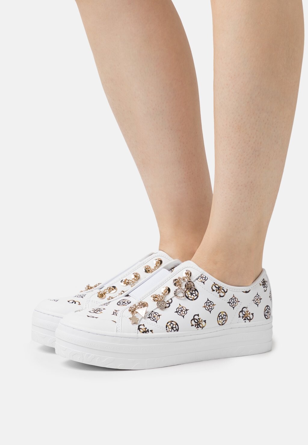 

Кроссовки Guess
