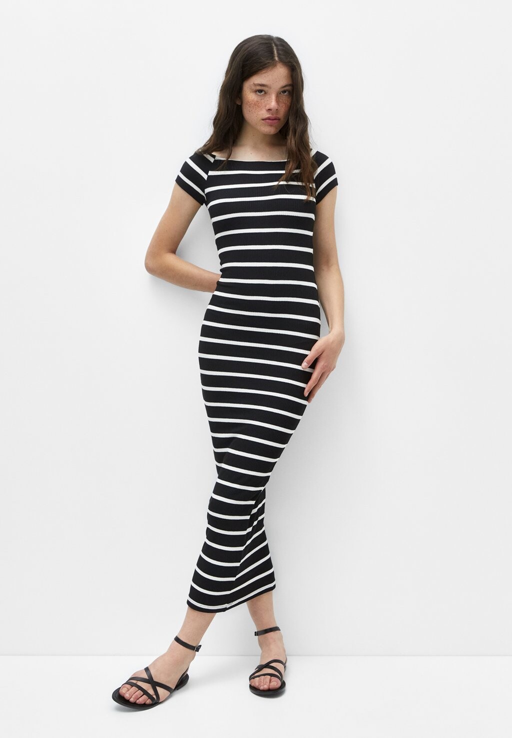 

Длинное платье PULL&BEAR, белый