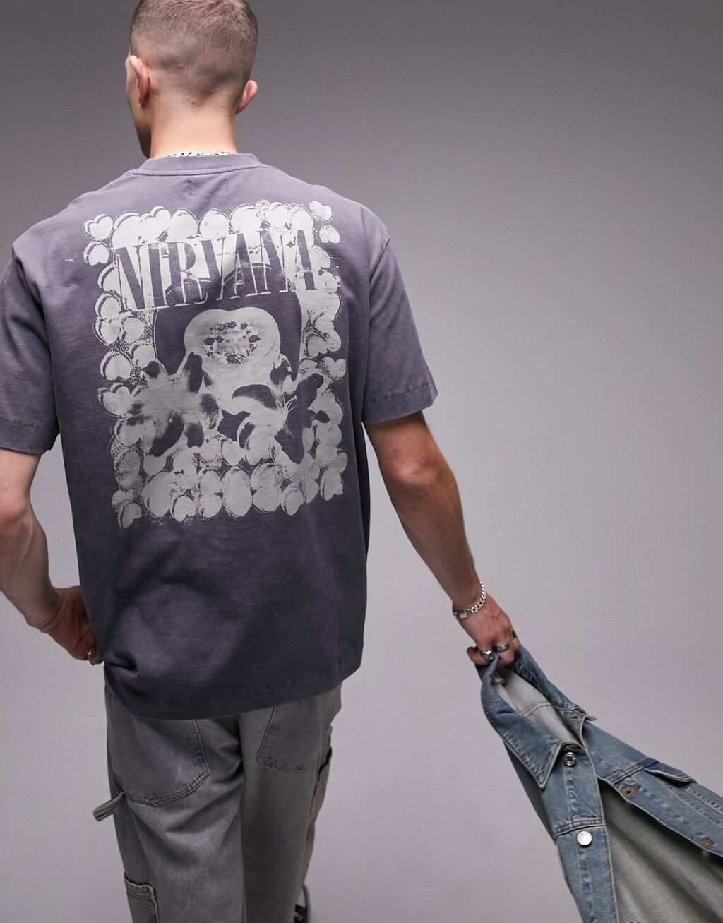 

Футболка оверсайз Topman с принтом в форме сердечка Nirvana спереди и сзади, размытый уголь