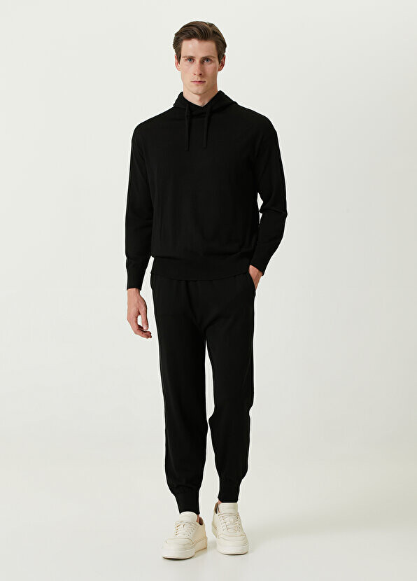

Черный шерстяной свитшот и брюки Emporio Armani
