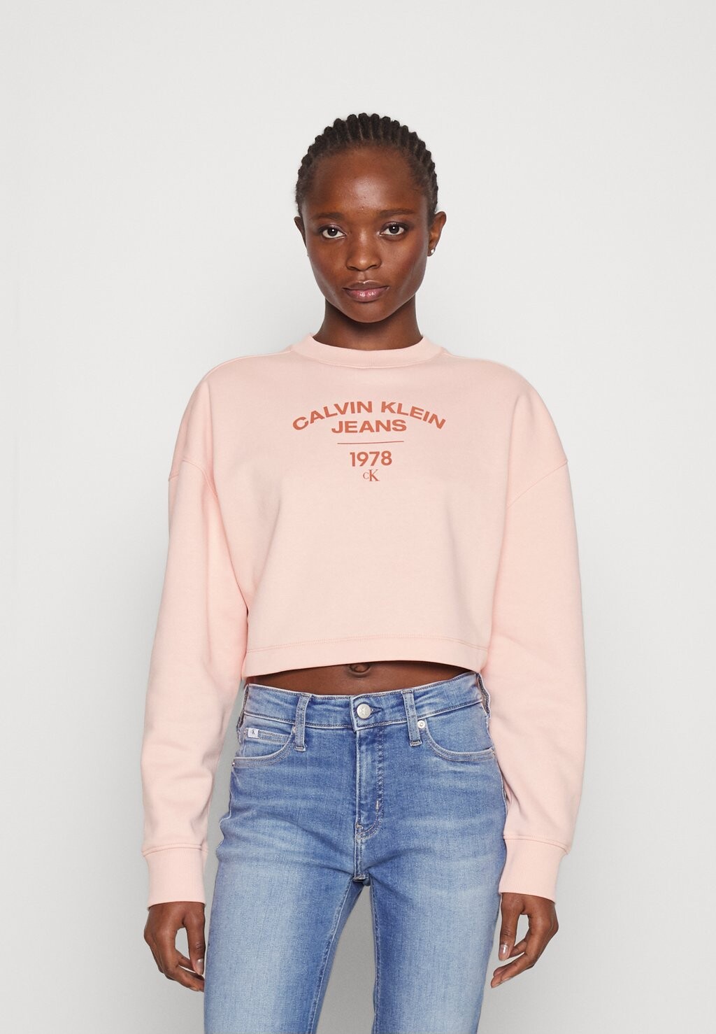 

Толстовка VARSITY CREWNECK Calvin Klein Jeans, слабый цветочек