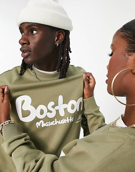 

Зеленый свитшот унисекс Boston New Balance