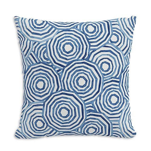 

Подушка для улицы Umbrella Swirl темно-синего цвета, 18 x 18 дюймов Cloth & Company, цвет Blue