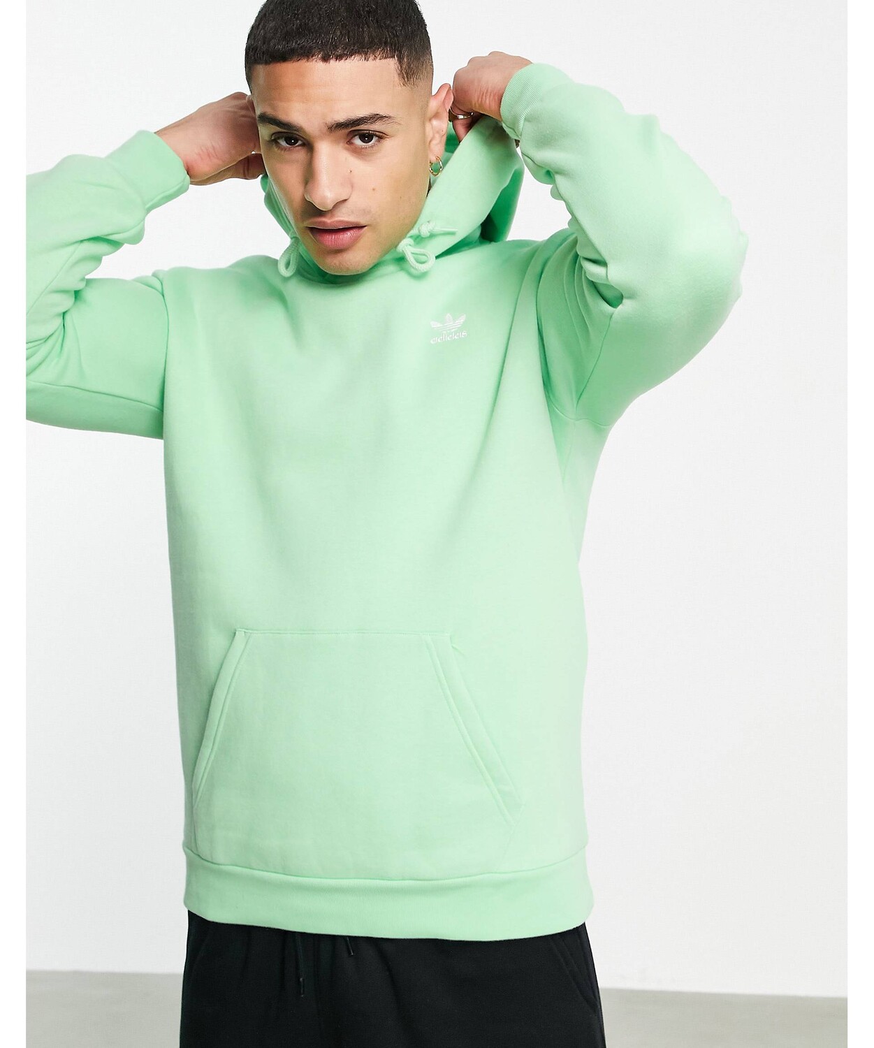 

Худи зеленого цвета adidas Originals Essentials