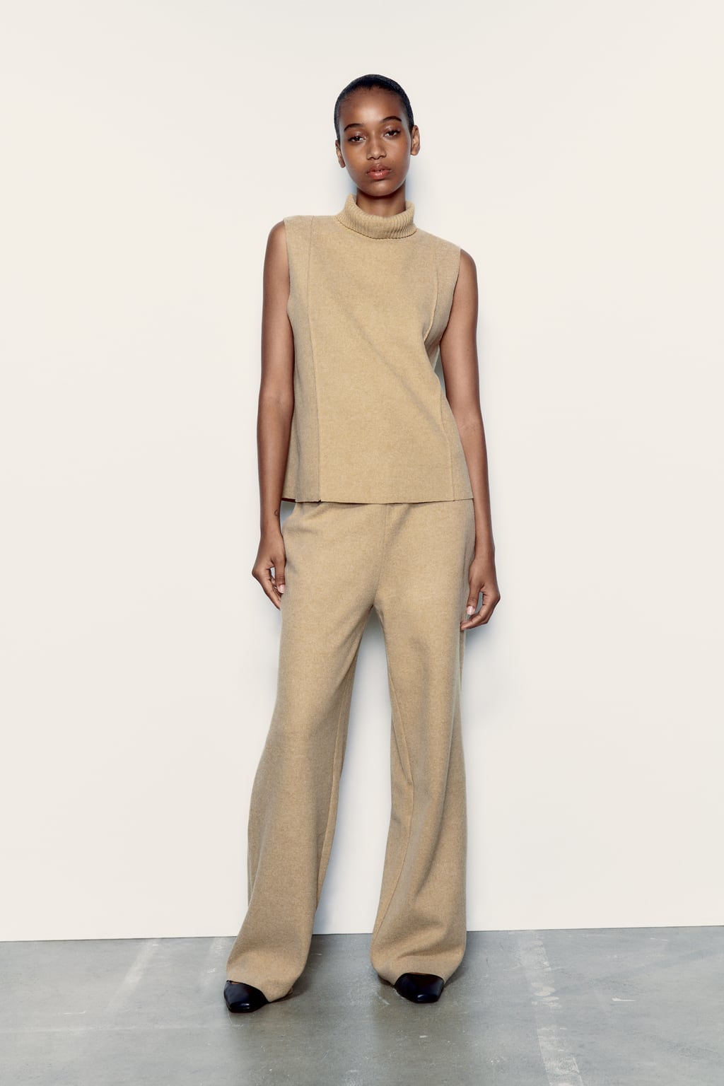 

Базовые мягкие брюки ZARA, кэмел