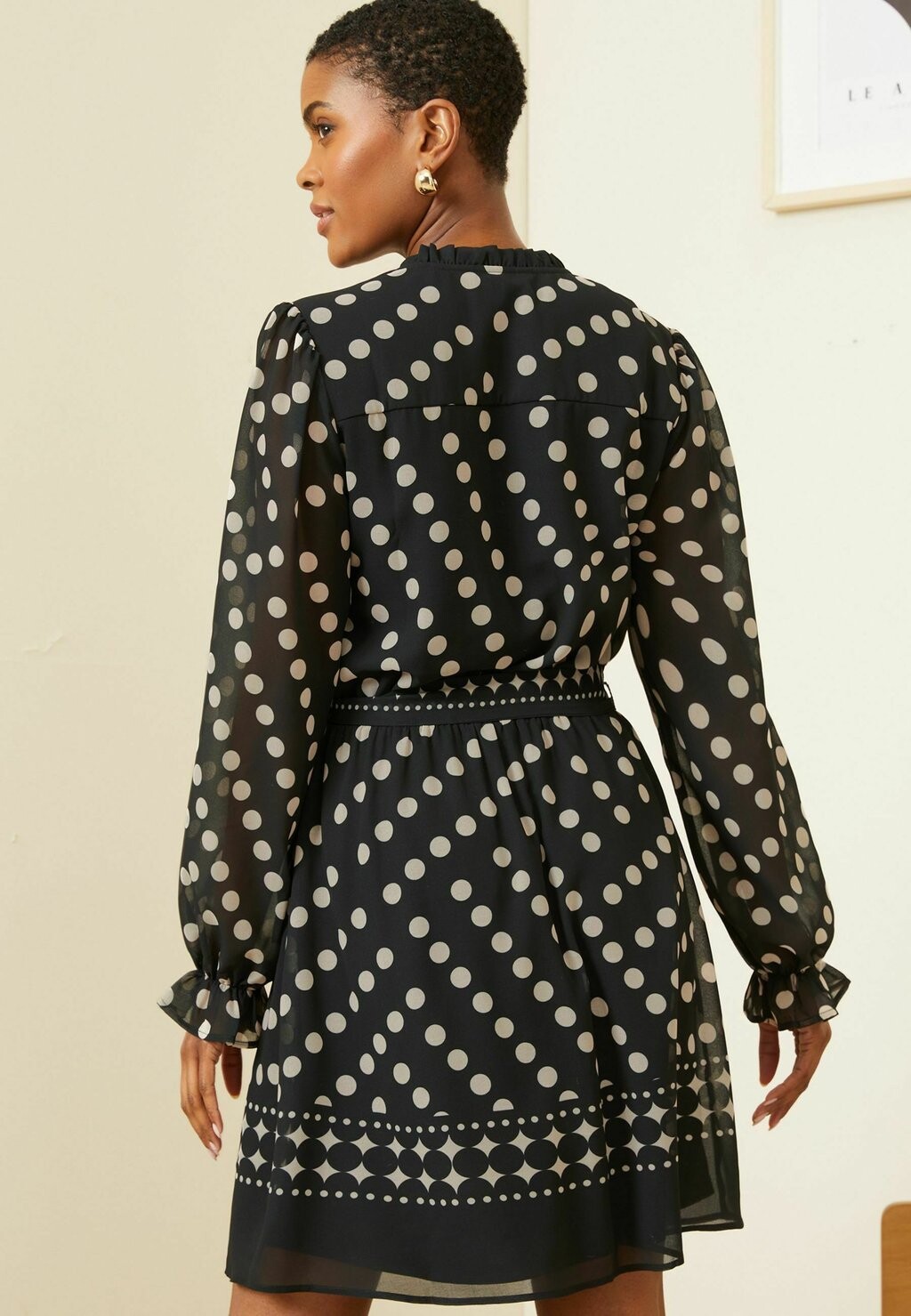 

Дневное платье ELASTICATED SLEEVE BELTED REGULAR FIT Love & Roses, черный