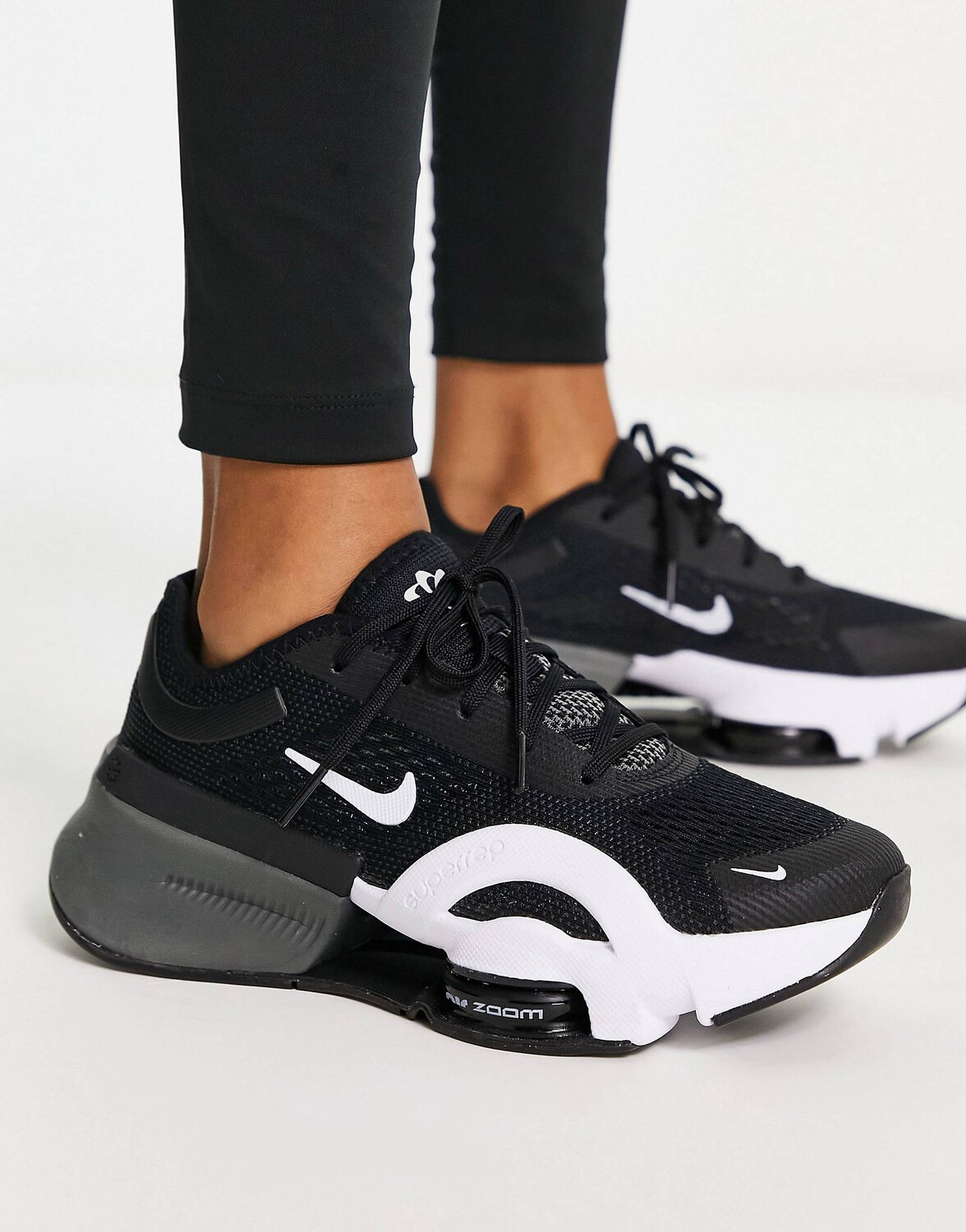 

Черно-белые кроссовки Nike Training Zoom Superrep 4, Черный