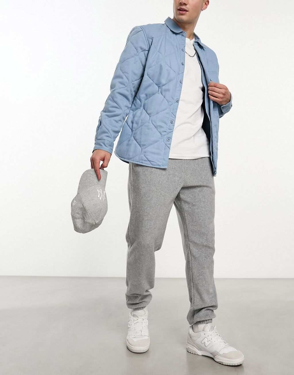 

Серые зауженные флисовые джоггеры ASOS DESIGN