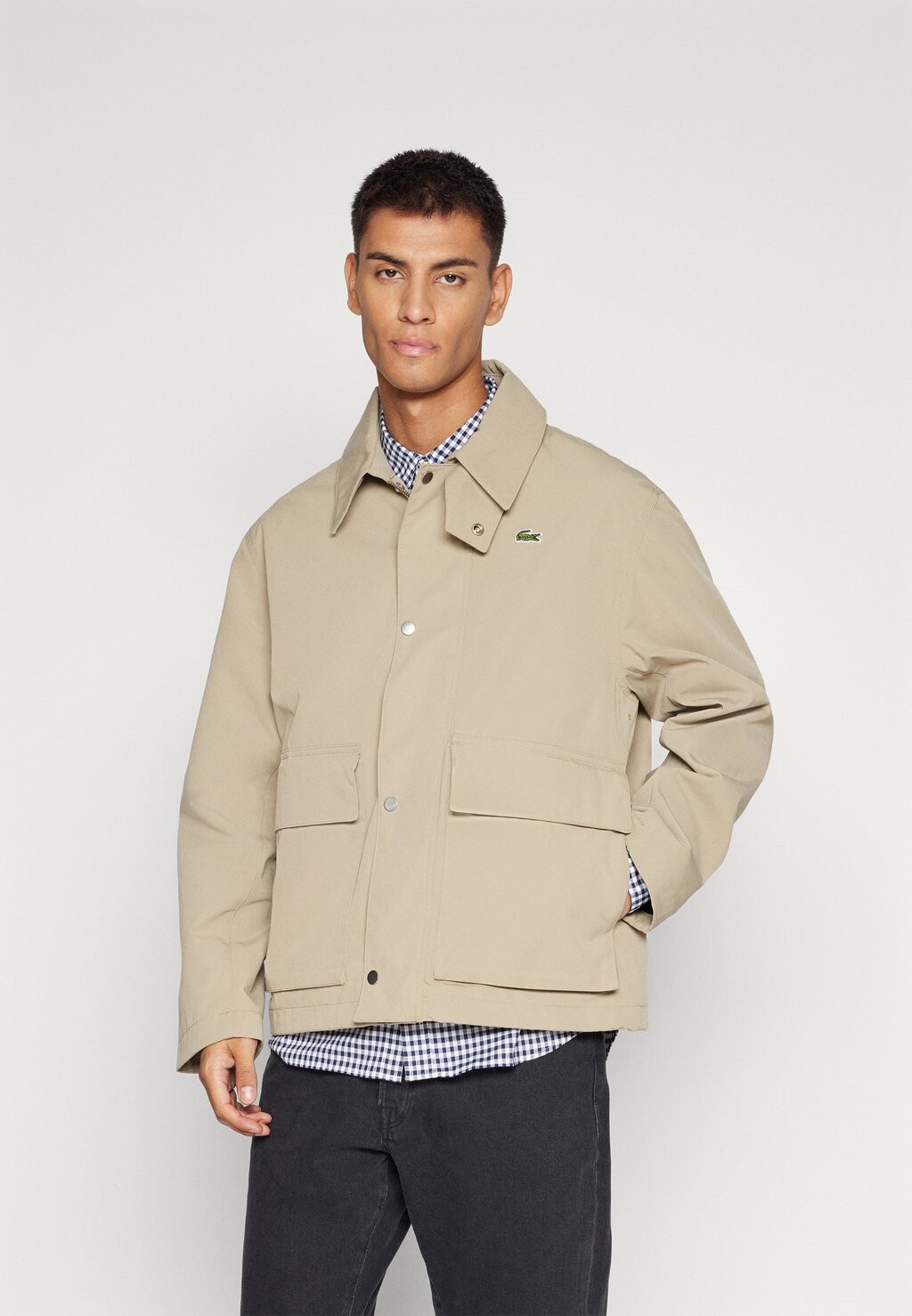 

Весенняя куртка Lacoste, песочный