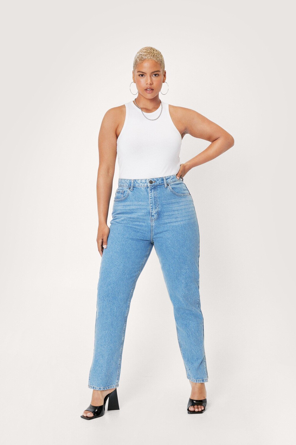 

Джинсы mom из органического денима с разрезным низом плюс размера Boohoo, синий